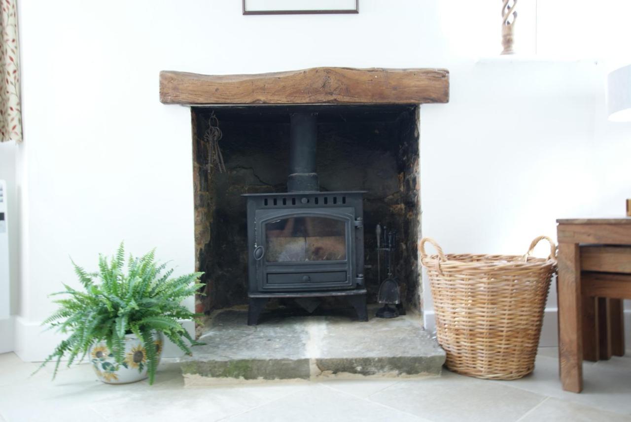 Honeysuckle Cottage- East Meon Extérieur photo